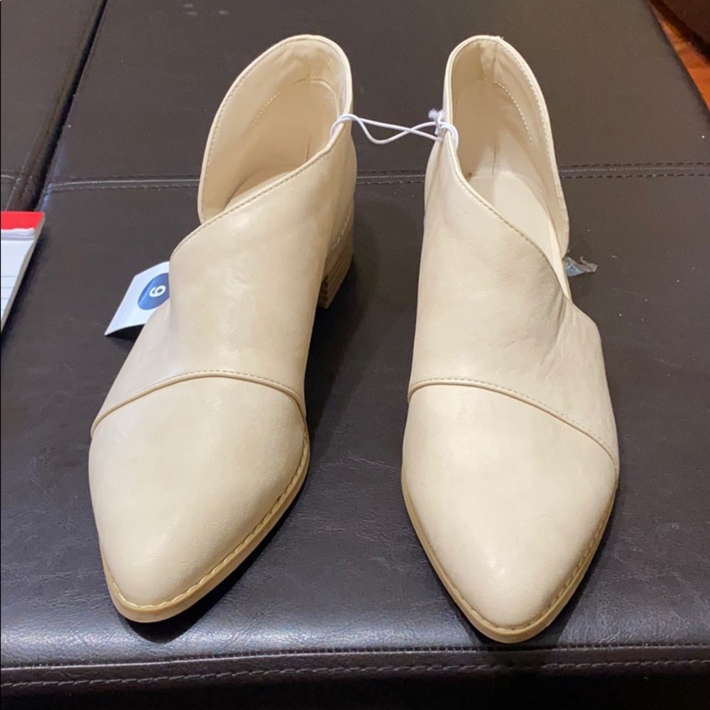 New with tags booties